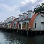 Reddoorz Near Pantai Coastarina Batam