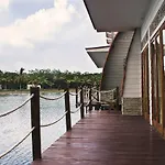 Reddoorz Near Pantai Coastarina Batam