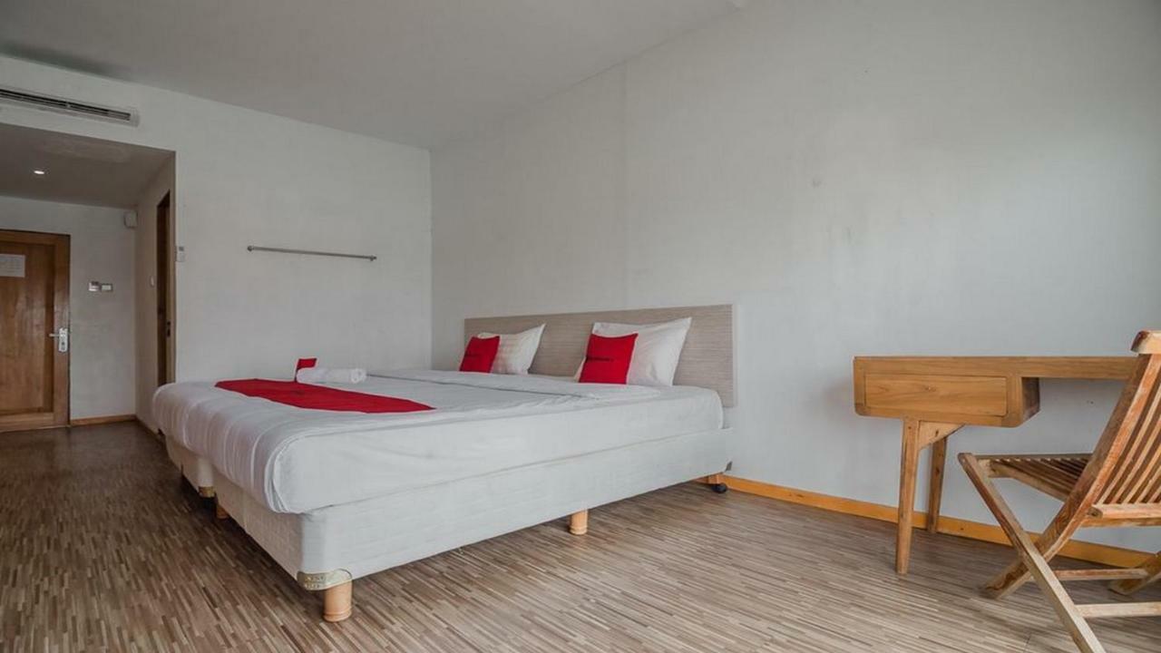Reddoorz Near Pantai Coastarina Hotel 2*