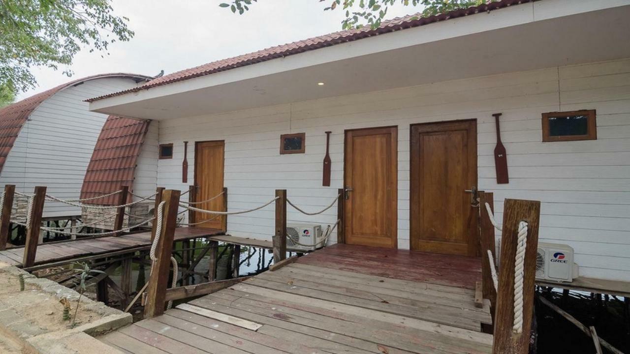 Reddoorz Near Pantai Coastarina Hotel