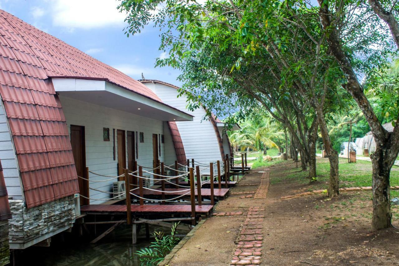 Hotel Reddoorz Near Pantai Coastarina 2*