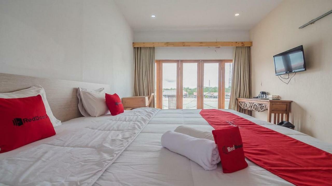 Hotel Reddoorz Near Pantai Coastarina Batam