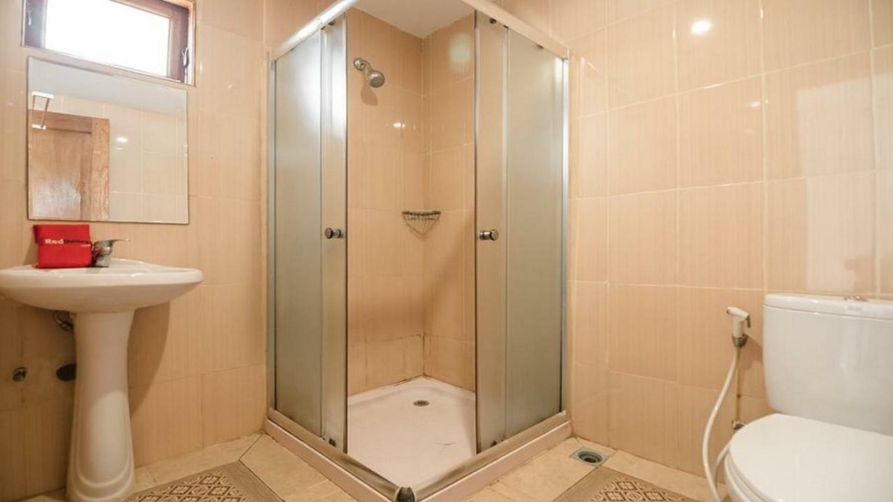Hotel Reddoorz Near Pantai Coastarina 2*